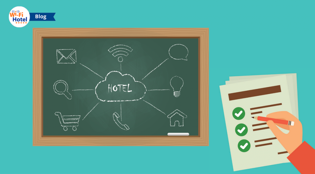 Una Lavagna con disegnati oggetti realtivi alla tecnologia in hotel e una mano che regge una amtita per prendere appunti.